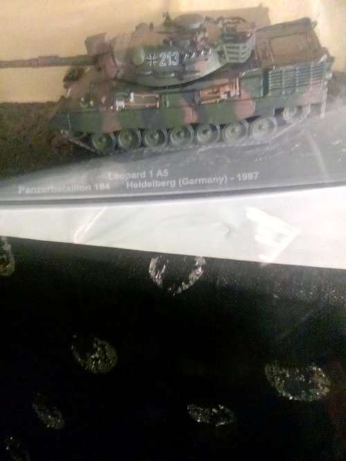 HIGHLY DETAILED 1987 GERMAN LEOPARD 1 A5 PANZERBATALLION 184 HEIDELBERG ( Boxed)