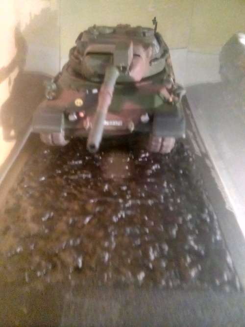 HIGHLY DETAILED 1987 GERMAN LEOPARD 1 A5 PANZERBATALLION 184 HEIDELBERG ( Boxed)