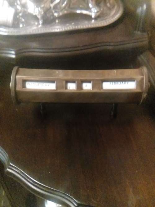 SUPER RARE SOLID BRASS VINTAGE DESKTOP CALENDAR (Rotatable day,date and month)