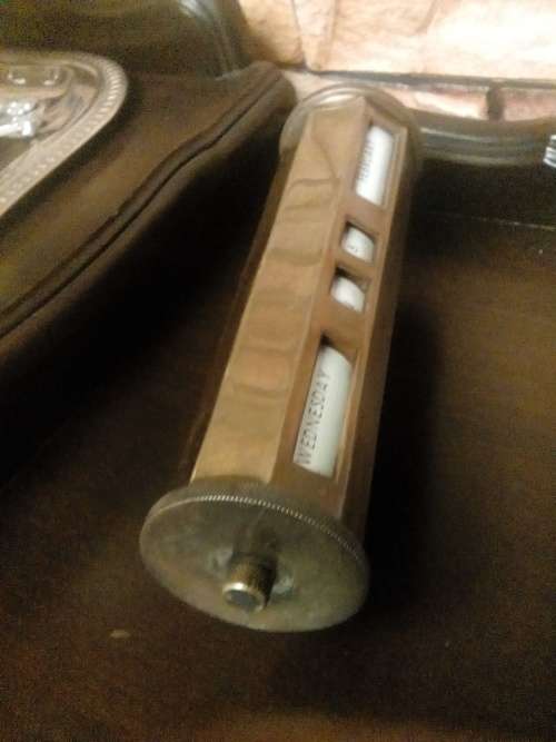 SUPER RARE SOLID BRASS VINTAGE DESKTOP CALENDAR (Rotatable day,date and month)