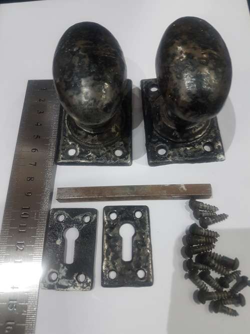 SOLID METAL DOOR HANDLES AND ACCESSORIES