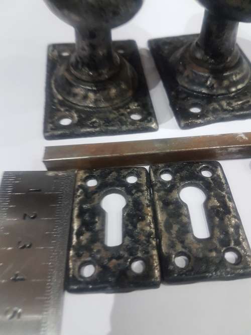 SOLID METAL DOOR HANDLES AND ACCESSORIES