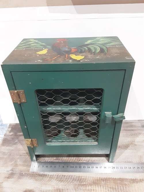 VINTAGE WOODEN 12 EGG HOLDER ....HAND PAINTED