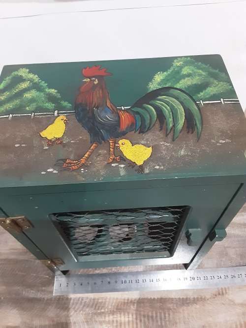 VINTAGE WOODEN 12 EGG HOLDER ....HAND PAINTED