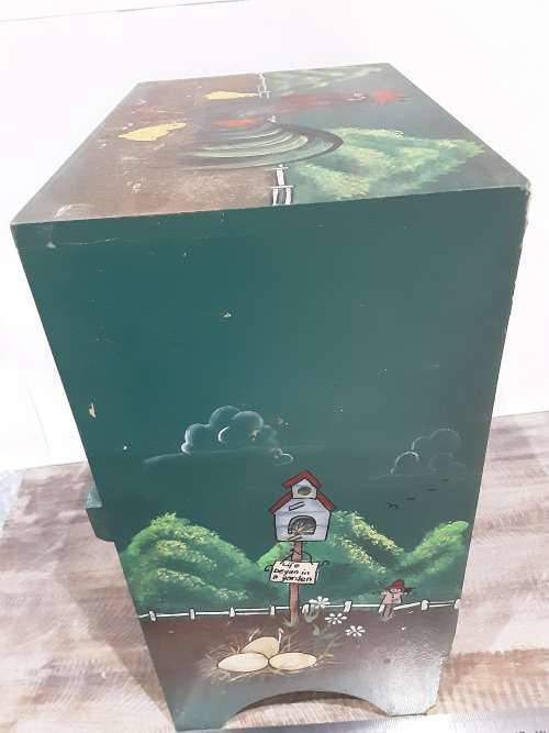 VINTAGE WOODEN 12 EGG HOLDER ....HAND PAINTED