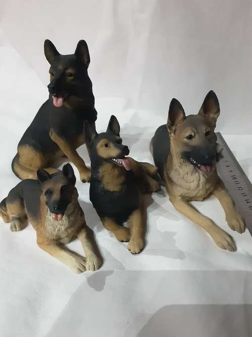 BORDER FINE ARTS DG34 GERMAN SHEPSHEPHERDS ..HANDCRAFTED IN UK..One bid for all
