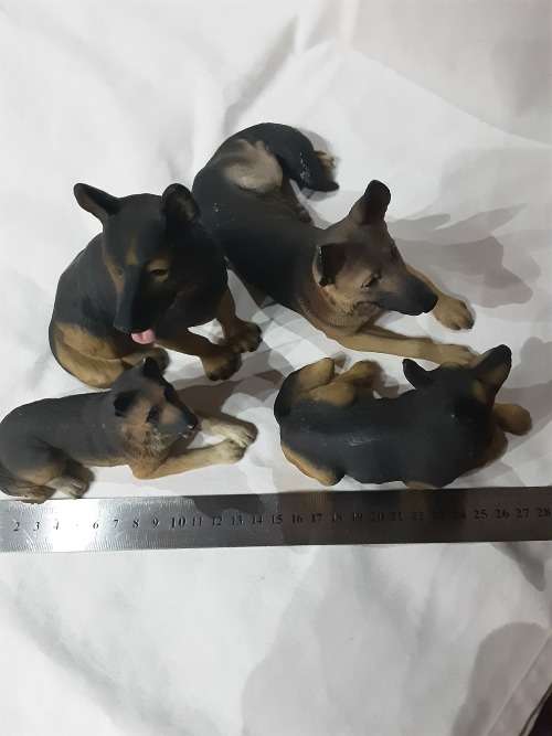 BORDER FINE ARTS DG34 GERMAN SHEPSHEPHERDS ..HANDCRAFTED IN UK..One bid for all