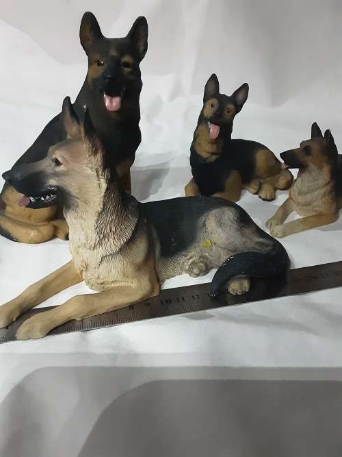 BORDER FINE ARTS DG34 GERMAN SHEPSHEPHERDS ..HANDCRAFTED IN UK..One bid for all