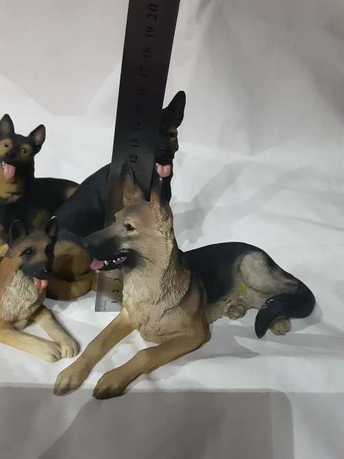 BORDER FINE ARTS DG34 GERMAN SHEPSHEPHERDS ..HANDCRAFTED IN UK..One bid for all