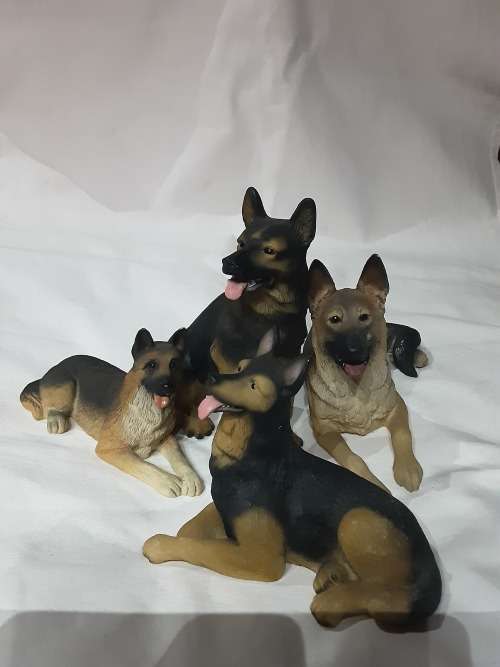 BORDER FINE ARTS DG34 GERMAN SHEPSHEPHERDS ..HANDCRAFTED IN UK..One bid for all