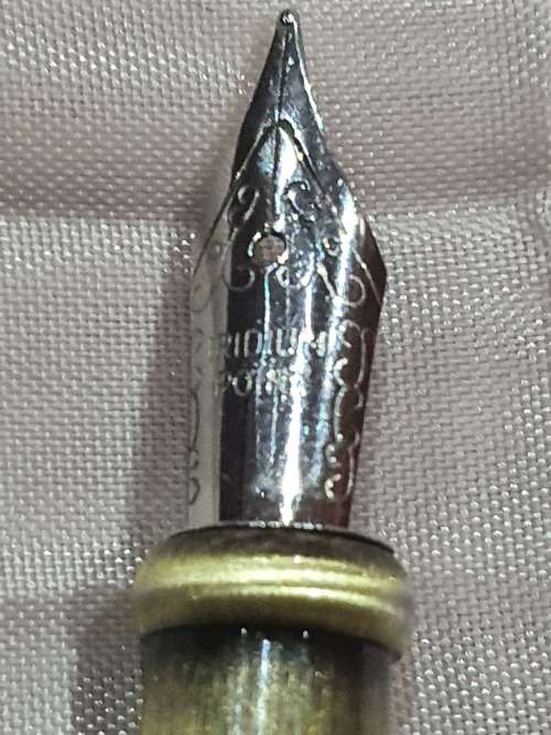 HIGHLY COLLECTABLE INK FEATHER PEN...UNUSED CONDITION