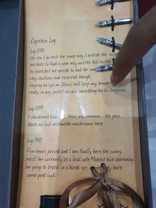 HIGHLY COLLECTABLE INK FEATHER PEN...UNUSED CONDITION