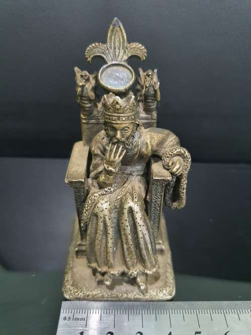 SOLID METAL KING ARTHUR SIGNED MARK LOCKER