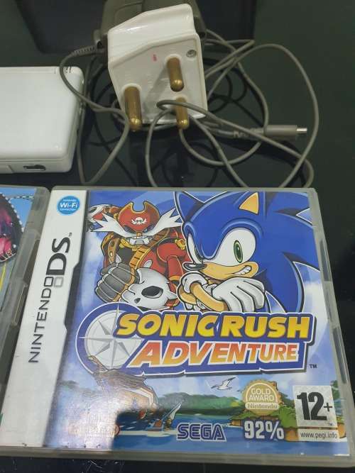 NINTENDO  DS LITE..ND TWO GAMES...HAND HELD