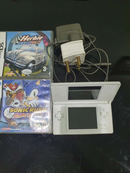 NINTENDO  DS LITE..ND TWO GAMES...HAND HELD