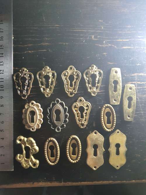 JOB LOT OF 15 SOLID BRASS VINTAGE KEYHOLE