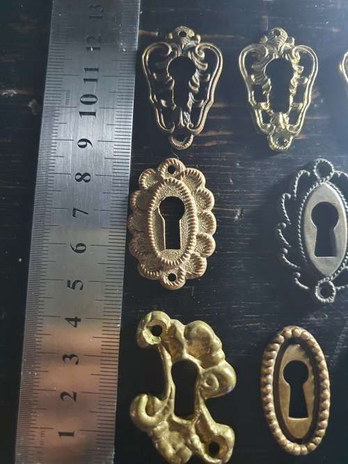 JOB LOT OF 15 SOLID BRASS VINTAGE KEYHOLE
