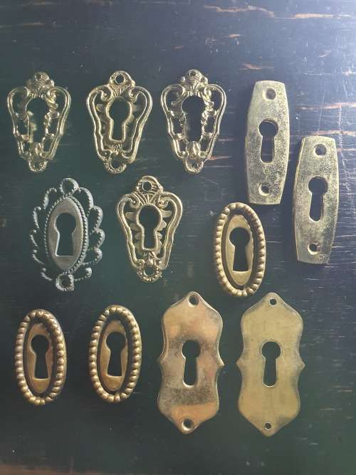 JOB LOT OF 15 SOLID BRASS VINTAGE KEYHOLE
