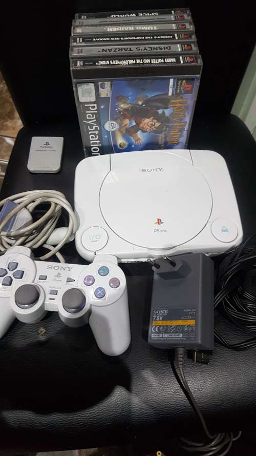 SONY PS ONE INCLUDING 6 GAMES...WORKING ORDER