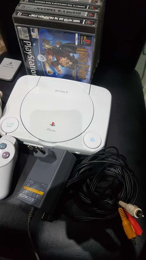 SONY PS ONE INCLUDING 6 GAMES...WORKING ORDER
