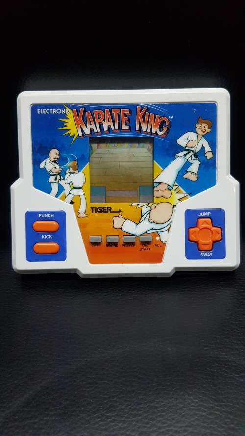 VINTAGE 1988 HAND HELD KARATE KING GAME BY TIGER ELECTRONICS ..WORKING ORDER