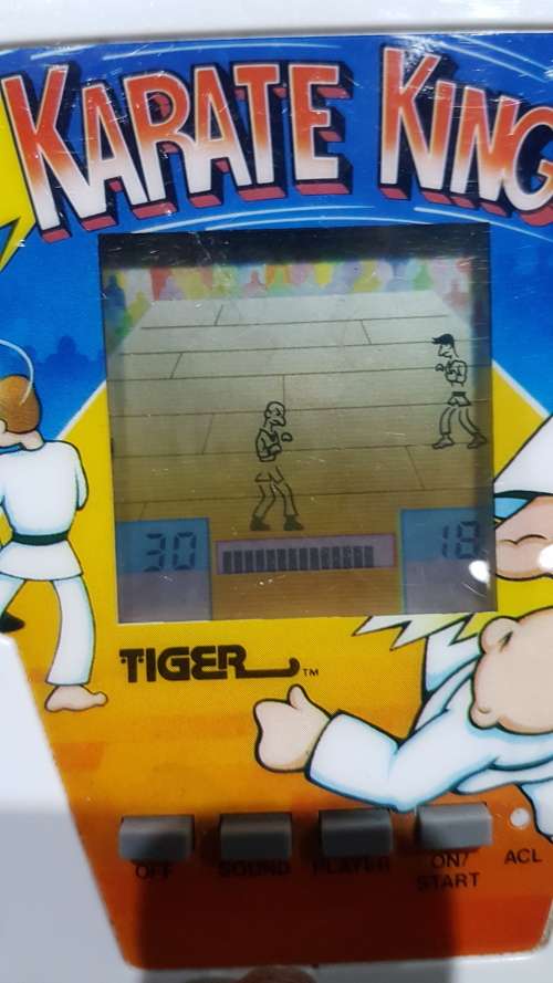 VINTAGE 1988 HAND HELD KARATE KING GAME BY TIGER ELECTRONICS ..WORKING ORDER