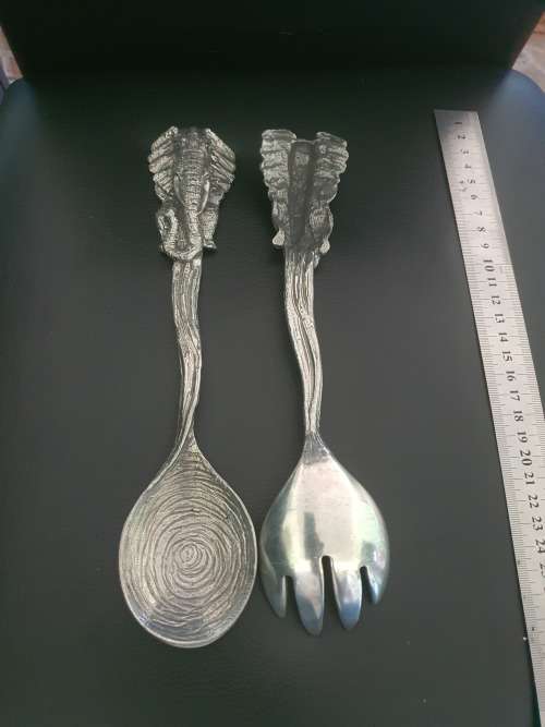 STUNNING PEWTER EMBOSSED ELEPHANT HEAD SALAD SERVER