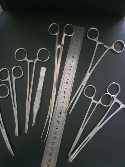JOB LOT OF MEDICAL SCISSORS AND TWEEZER...ONE BID FOR ALL