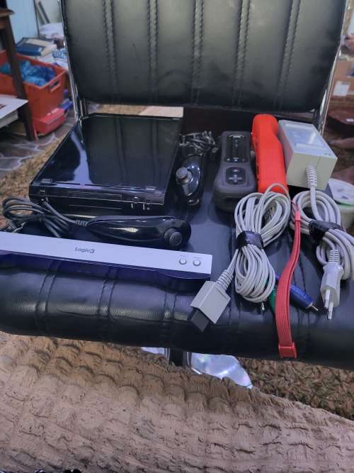 NINTENDO WII SPORTS RESORT PACK (WITH ACCESSORIES) (COMES WITH BOX) (WORKING)