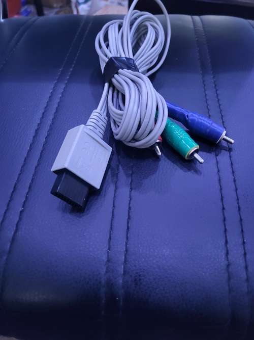 NINTENDO WII SPORTS RESORT PACK (WITH ACCESSORIES) (COMES WITH BOX) (WORKING)