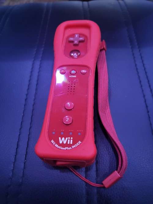 NINTENDO WII SPORTS RESORT PACK (WITH ACCESSORIES) (COMES WITH BOX) (WORKING)