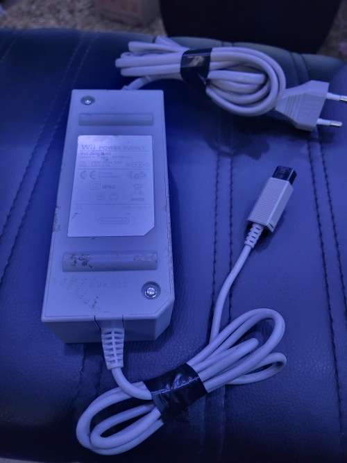 NINTENDO WII SPORTS RESORT PACK (WITH ACCESSORIES) (COMES WITH BOX) (WORKING)