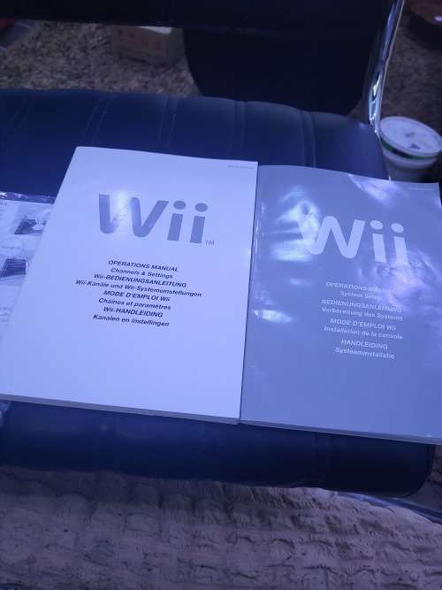 NINTENDO WII SPORTS RESORT PACK (WITH ACCESSORIES) (COMES WITH BOX) (WORKING)