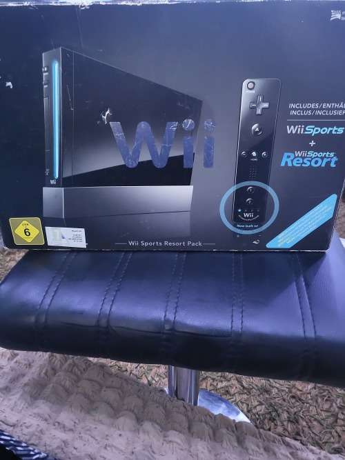 NINTENDO WII SPORTS RESORT PACK (WITH ACCESSORIES) (COMES WITH BOX) (WORKING)