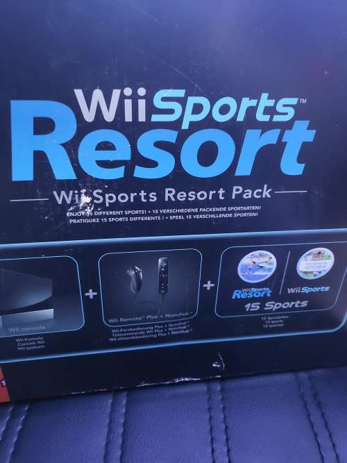NINTENDO WII SPORTS RESORT PACK (WITH ACCESSORIES) (COMES WITH BOX) (WORKING)
