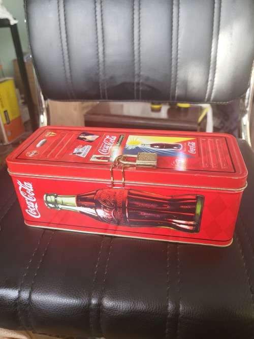 COCA COLA METAL CASE (COMES WITH LOCK AND KEY AS PER PICTURES)