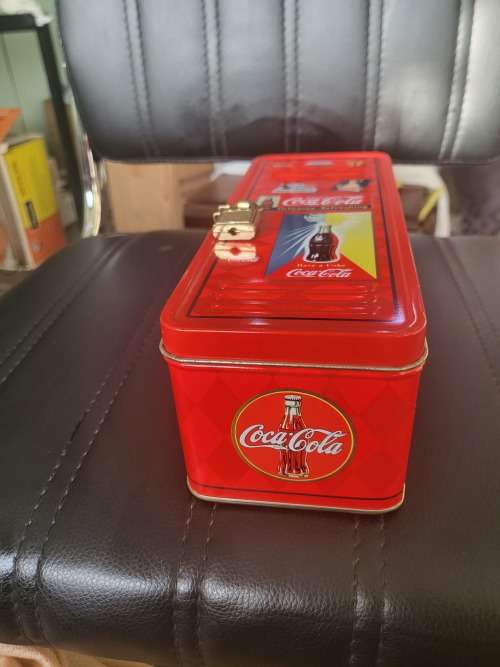COCA COLA METAL CASE (COMES WITH LOCK AND KEY AS PER PICTURES)