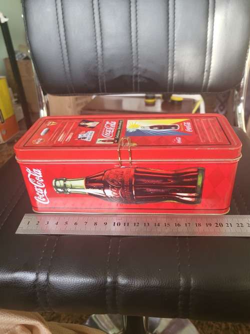 COCA COLA METAL CASE (COMES WITH LOCK AND KEY AS PER PICTURES)