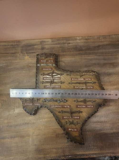 VINTAGE COLLECTORS ITEM BARBED WIRE ON SOLID WOOD