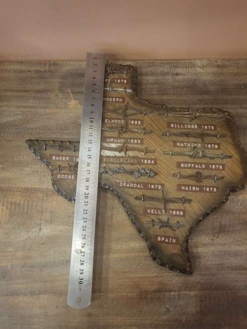 VINTAGE COLLECTORS ITEM BARBED WIRE ON SOLID WOOD