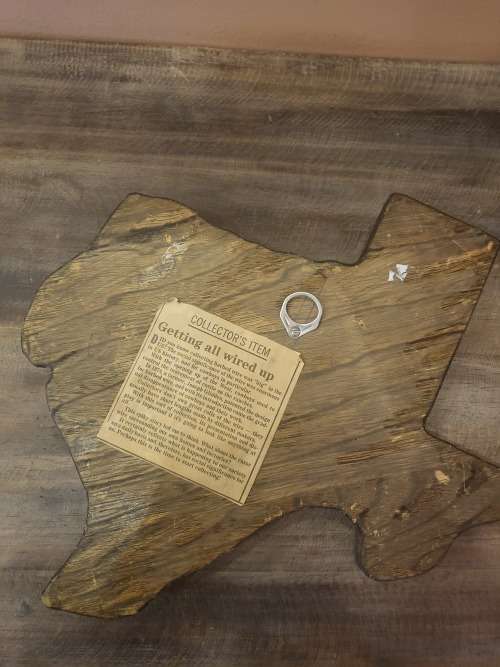 VINTAGE COLLECTORS ITEM BARBED WIRE ON SOLID WOOD