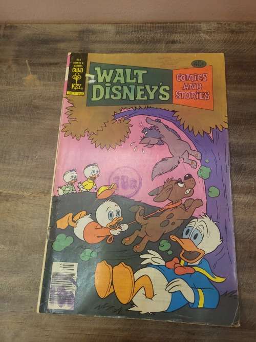 6 X VINTAGE PAPERBACK COMIC BOOKS (PLEASE SEE PICS)