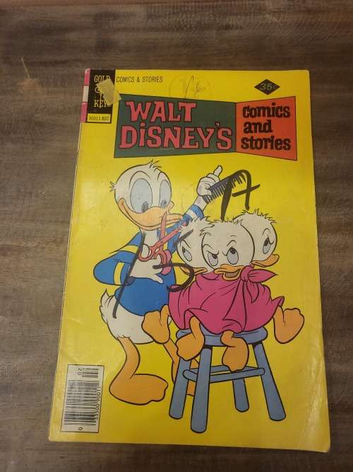 6 X VINTAGE PAPERBACK COMIC BOOKS (PLEASE SEE PICS)