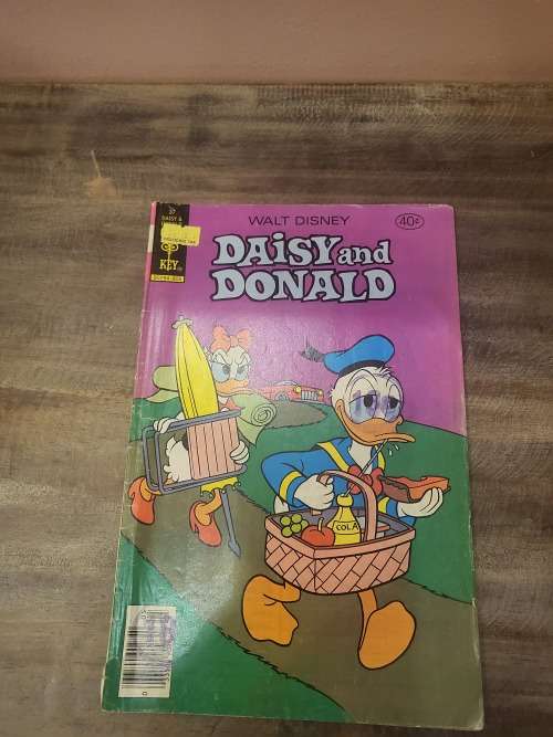 6 X VINTAGE PAPERBACK COMIC BOOKS (PLEASE SEE PICS)