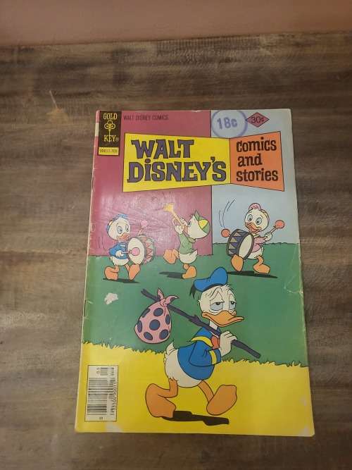 6 X VINTAGE PAPERBACK COMIC BOOKS (PLEASE SEE PICS)