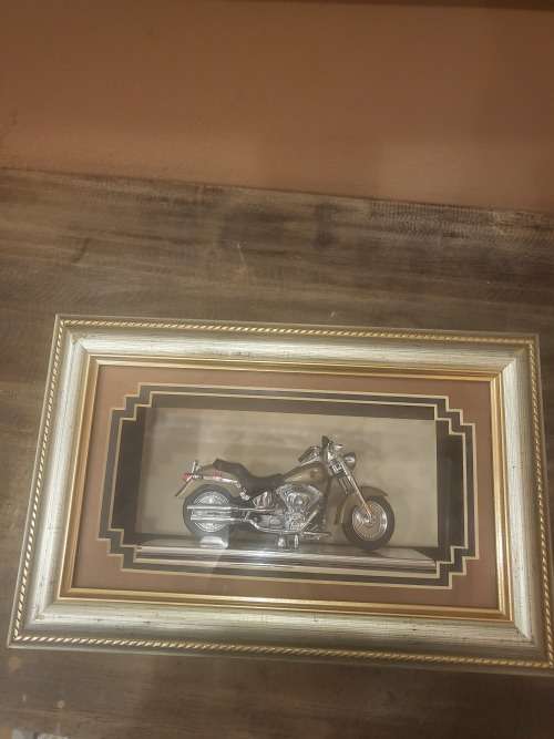 VINTAGE HARLEY DAVIDSON 2004 FLSTFI FAT BOY MAISTO MOTORCYCLE FIGURE IN A FRAME