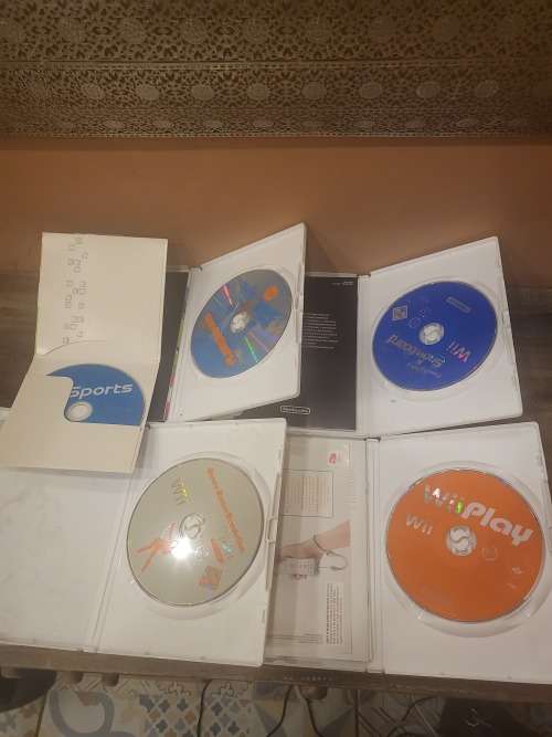 NINTENDO WIIFIT (WORKING) (COMES WITH 4 GAMES) (PLEASE SEE PICS FOR MORE DETAILS)