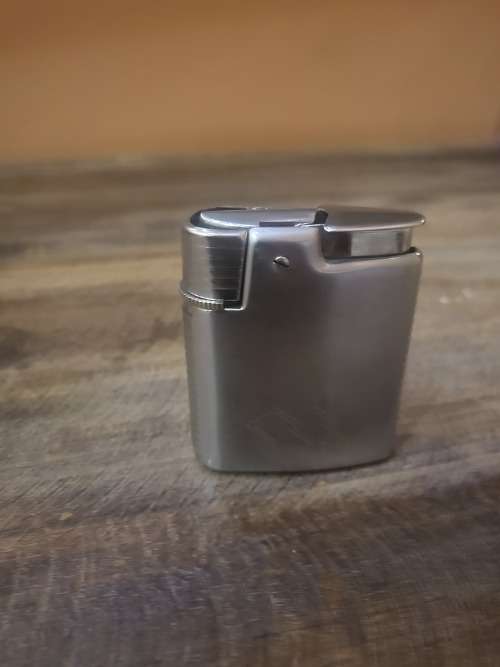 VINTAGE RONSON LIGHTER MADE IN ENGLAND