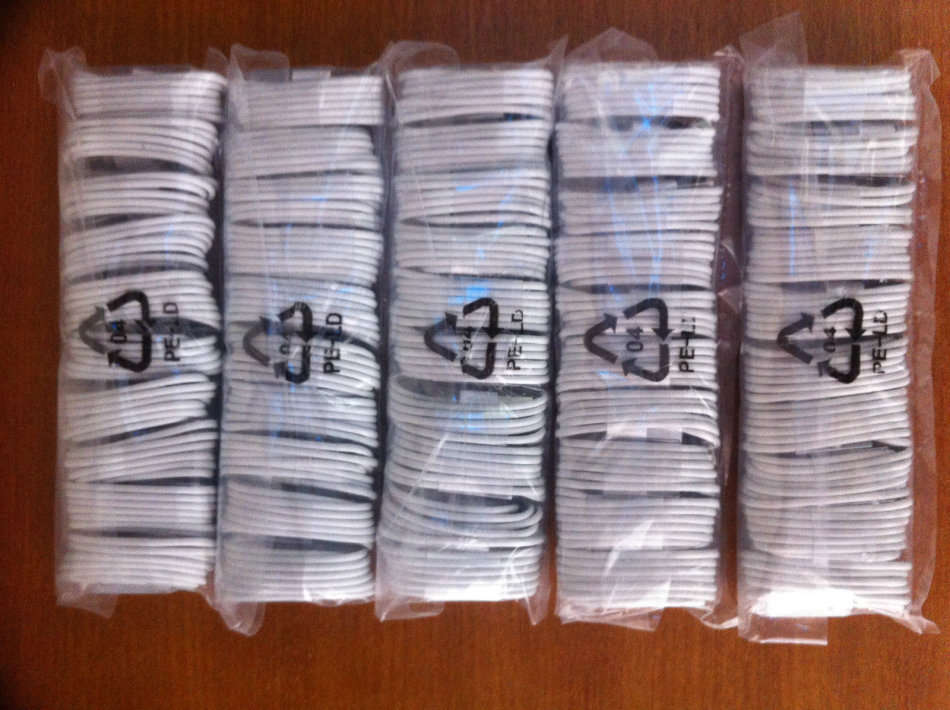 USB Charging & Data Sync Cable for iPhone 5/SE/6/7/iPad/iPod. Shipping R22.73