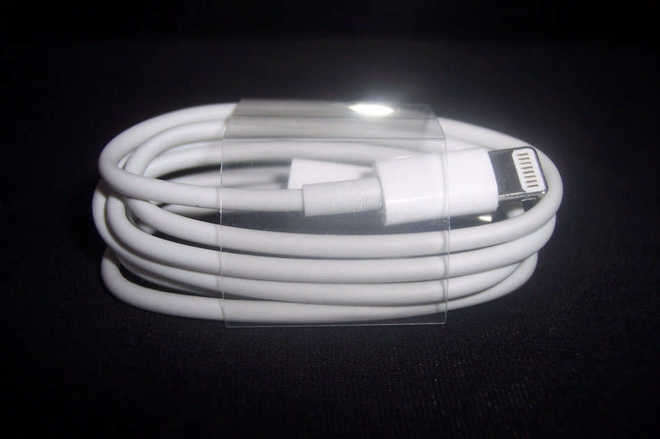 USB Charging & Data Sync Cable for iPhone 5/SE/6/7/iPad/iPod. Shipping R22.73